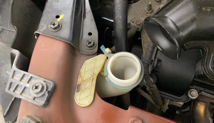 2016 Maruti Swift Dzire VXI, Petrol, Manual, 42,052 km, Front windshield - Wiper bottle cap missing