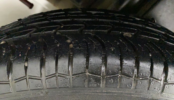 2016 Maruti Swift Dzire VXI, Petrol, Manual, 42,052 km, Right Rear Tyre Tread