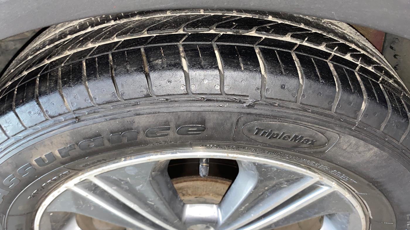 2016 Hyundai Creta SX PLUS AT 1.6 PETROL, Petrol, Automatic, 41,263 km, Left Front Tyre Tread