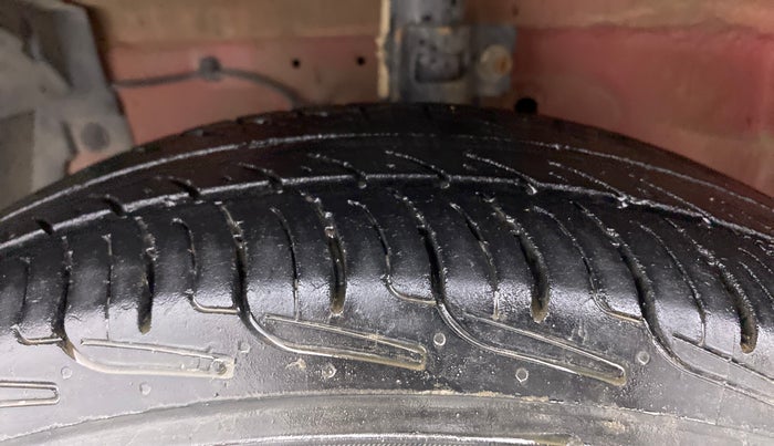 2017 Maruti Swift VDI (O), Diesel, Manual, 96,391 km, Left Front Tyre Tread