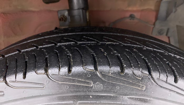 2017 Maruti Swift VDI (O), Diesel, Manual, 96,391 km, Right Front Tyre Tread