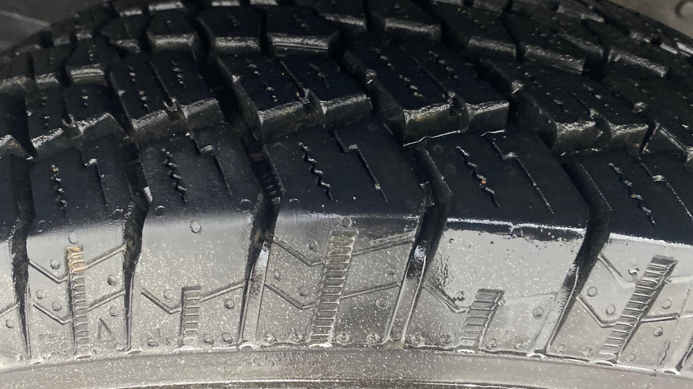 2017 Mahindra TUV300 T8 AMT, Diesel, Automatic, 66,786 km, Left Front Tyre Tread