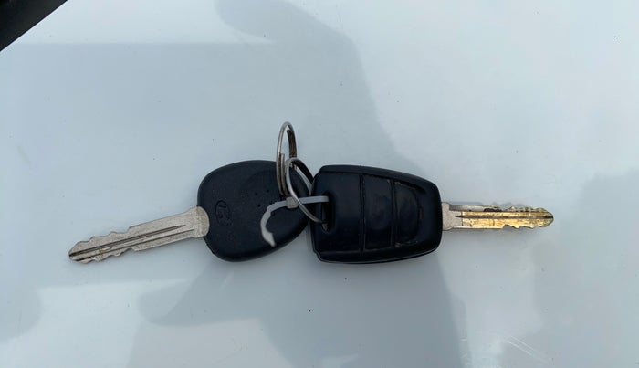 2020 Hyundai NEW SANTRO SPORTZ AMT, Petrol, Automatic, 39,683 km, Key Close Up