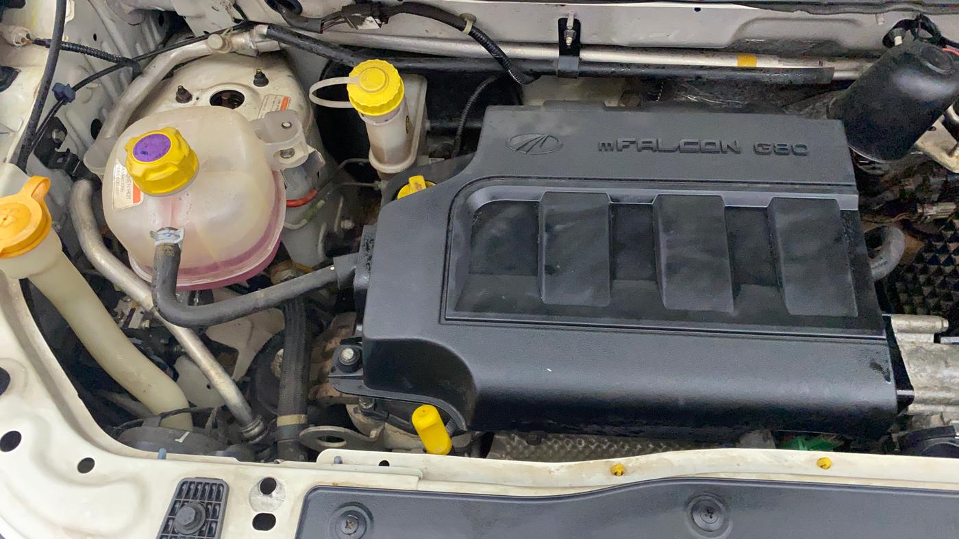 2018 Mahindra KUV 100 NXT K4+ P 6 STR, Petrol, Manual, 22,715 km, Engine View - Right