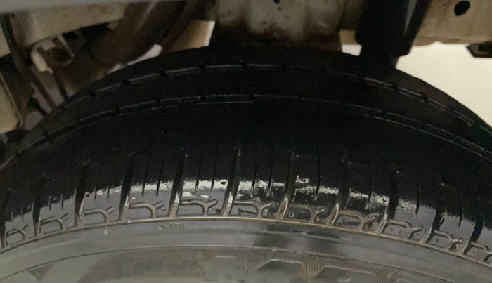 2018 Mahindra KUV 100 NXT K4+ P 6 STR, Petrol, Manual, 22,715 km, Left Rear Tyre Tread