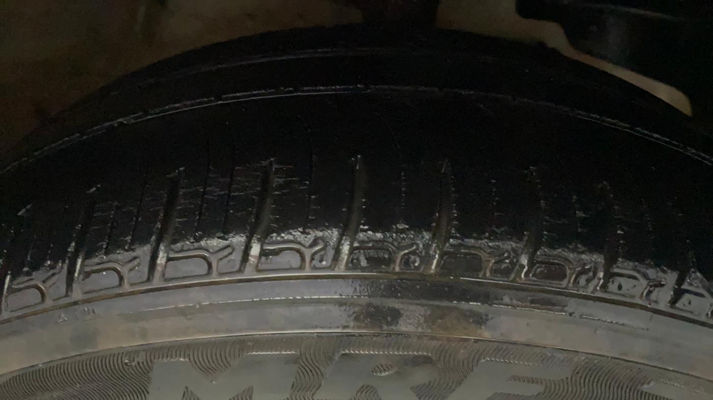 2018 Mahindra KUV 100 NXT K4+ P 6 STR, Petrol, Manual, 22,715 km, Right Front Tyre Tread