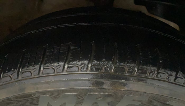 2018 Mahindra KUV 100 NXT K4+ P 6 STR, Petrol, Manual, 22,715 km, Right Front Tyre Tread