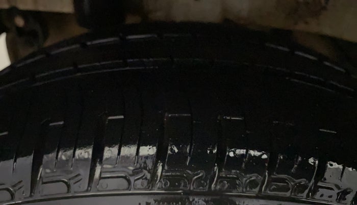 2018 Mahindra KUV 100 NXT K4+ P 6 STR, Petrol, Manual, 22,715 km, Right Rear Tyre Tread