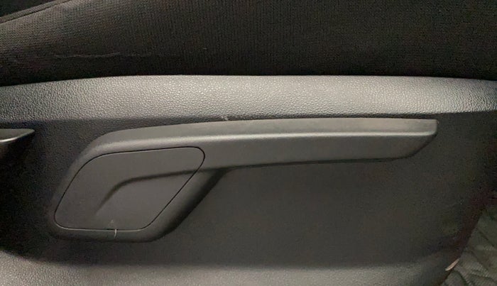 2018 Mahindra KUV 100 NXT K4+ P 6 STR, Petrol, Manual, 22,715 km, Driver Side Adjustment Panel