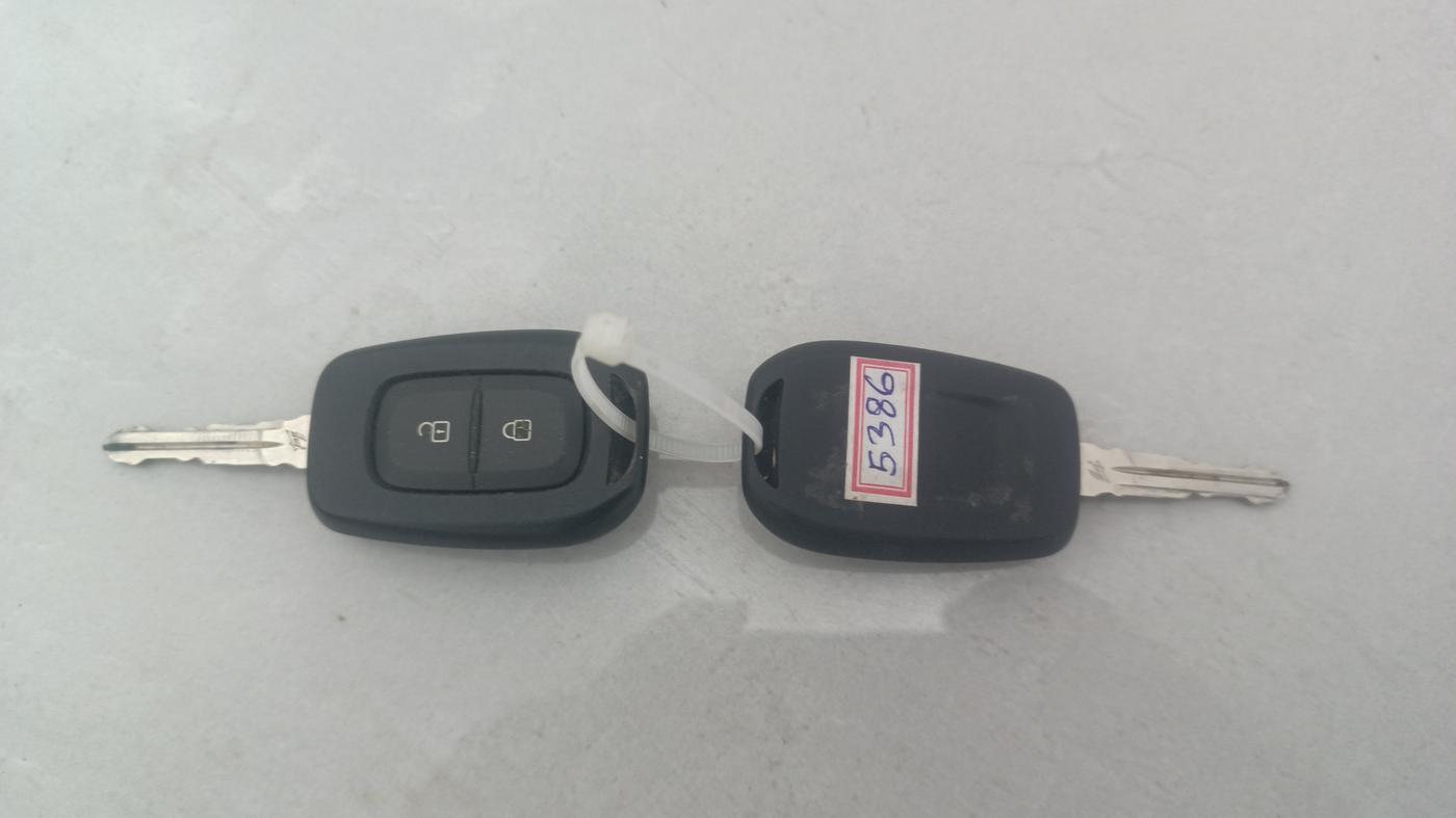 2021 Renault TRIBER RXT, Petrol, Manual, 29,694 km, Key Close Up