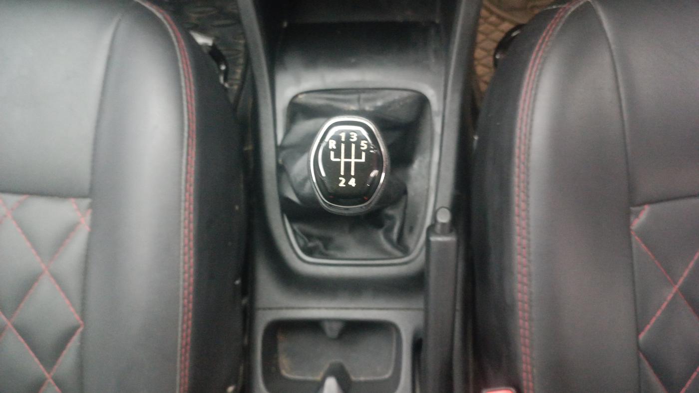 2021 Renault TRIBER RXT, Petrol, Manual, 29,694 km, Gear Lever