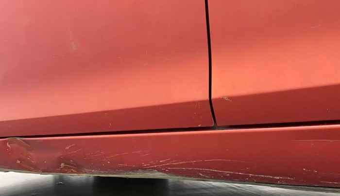 2013 Maruti Swift VDI, Diesel, Manual, 97,933 km, Left running board - Minor scratches