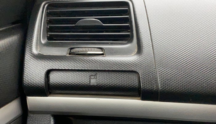 2013 Maruti Swift VDI, Diesel, Manual, 97,933 km, Dashboard - Cup holder minor damage
