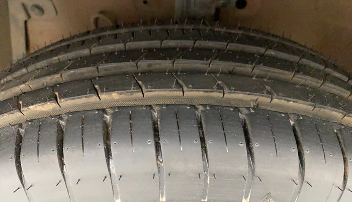 2013 Maruti Swift VDI, Diesel, Manual, 97,933 km, Left Front Tyre Tread