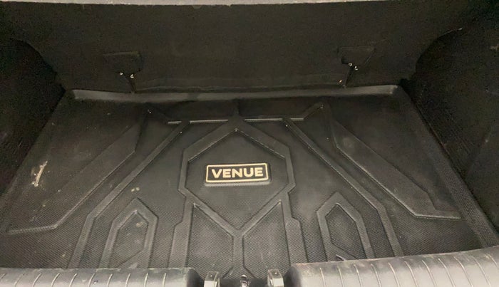 2023 Hyundai VENUE S (O) 1.0 Turbo Petrol DCT, Petrol, Automatic, 15,976 km, Boot Inside