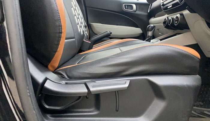 2023 Hyundai VENUE S (O) 1.0 Turbo Petrol DCT, Petrol, Automatic, 15,976 km, Driver Side Adjustment Panel