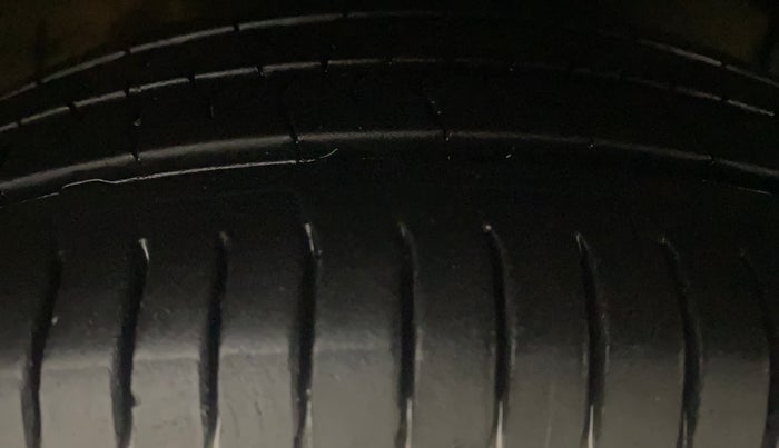 2016 Hyundai Grand i10 SPORTZ 1.2 KAPPA VTVT, Petrol, Manual, 37,841 km, Right Front Tyre Tread