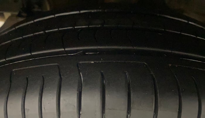 2016 Hyundai Grand i10 SPORTZ 1.2 KAPPA VTVT, Petrol, Manual, 37,841 km, Right Rear Tyre Tread