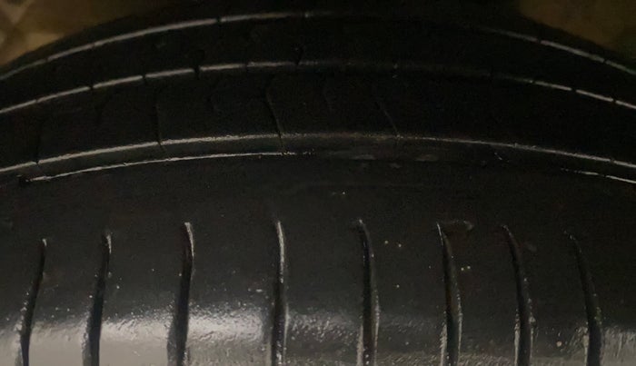 2016 Hyundai Grand i10 SPORTZ 1.2 KAPPA VTVT, Petrol, Manual, 37,841 km, Left Front Tyre Tread