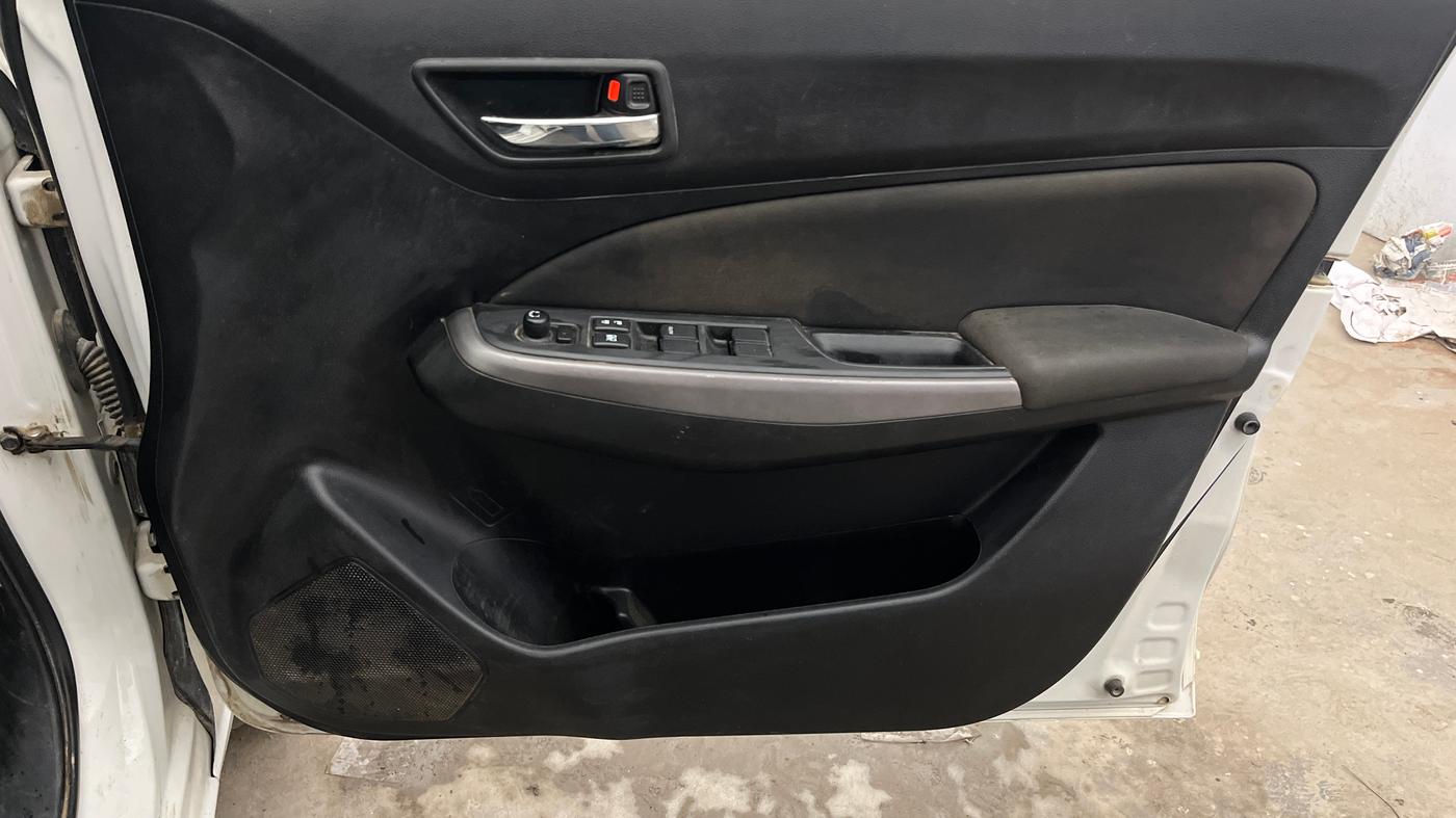 2022 Maruti Swift ZXI, Petrol, Manual, 53,392 km, Driver Side Door Panels Control