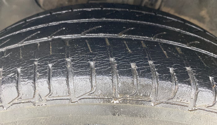 2014 Hyundai Elite i20 SPORTZ 1.2, Petrol, Manual, 43,463 km, Left Front Tyre Tread