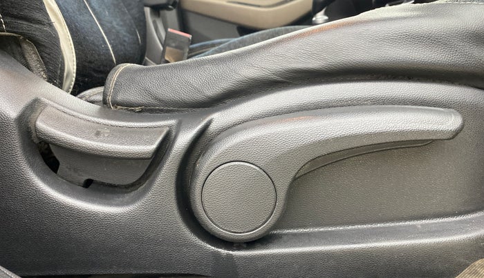 2014 Hyundai Elite i20 SPORTZ 1.2, Petrol, Manual, 43,463 km, Driver Side Adjustment Panel