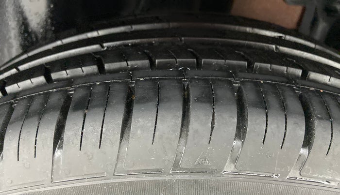 2019 Renault Captur PLATINE PETROL DUAL TONE, Petrol, Manual, 11,108 km, Left Rear Tyre Tread