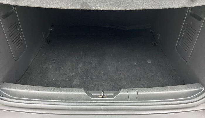 2019 Renault Captur PLATINE PETROL DUAL TONE, Petrol, Manual, 11,108 km, Boot Inside