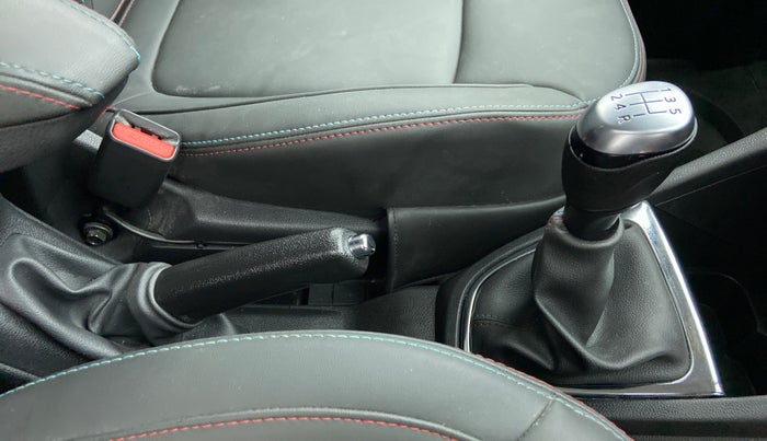 2019 Renault Captur PLATINE PETROL DUAL TONE, Petrol, Manual, 11,108 km, Gear Lever