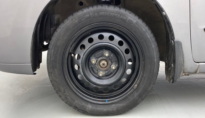 2011 Maruti Wagon R 1.0 VXI, Petrol, Manual, 75,443 km, Left Front Wheel