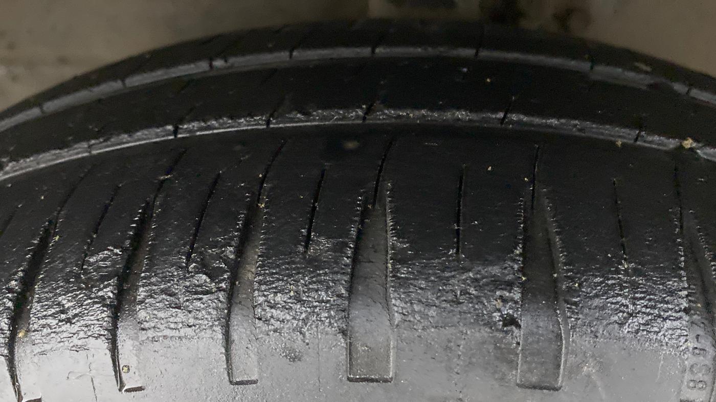 2011 Maruti Wagon R 1.0 VXI, Petrol, Manual, 75,443 km, Left Front Tyre Tread
