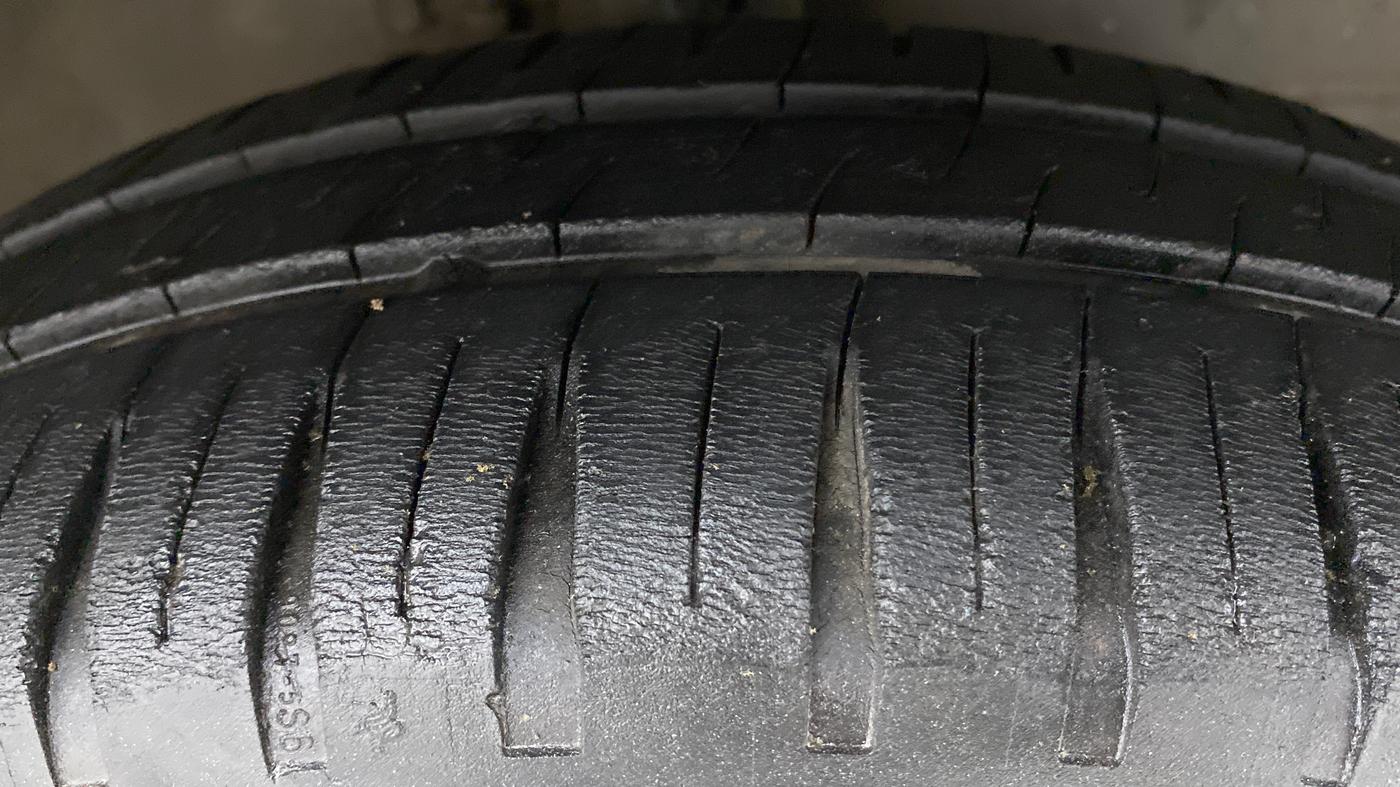 2011 Maruti Wagon R 1.0 VXI, Petrol, Manual, 75,443 km, Right Front Tyre Tread