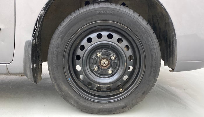 2011 Maruti Wagon R 1.0 VXI, Petrol, Manual, 75,443 km, Right Front Wheel