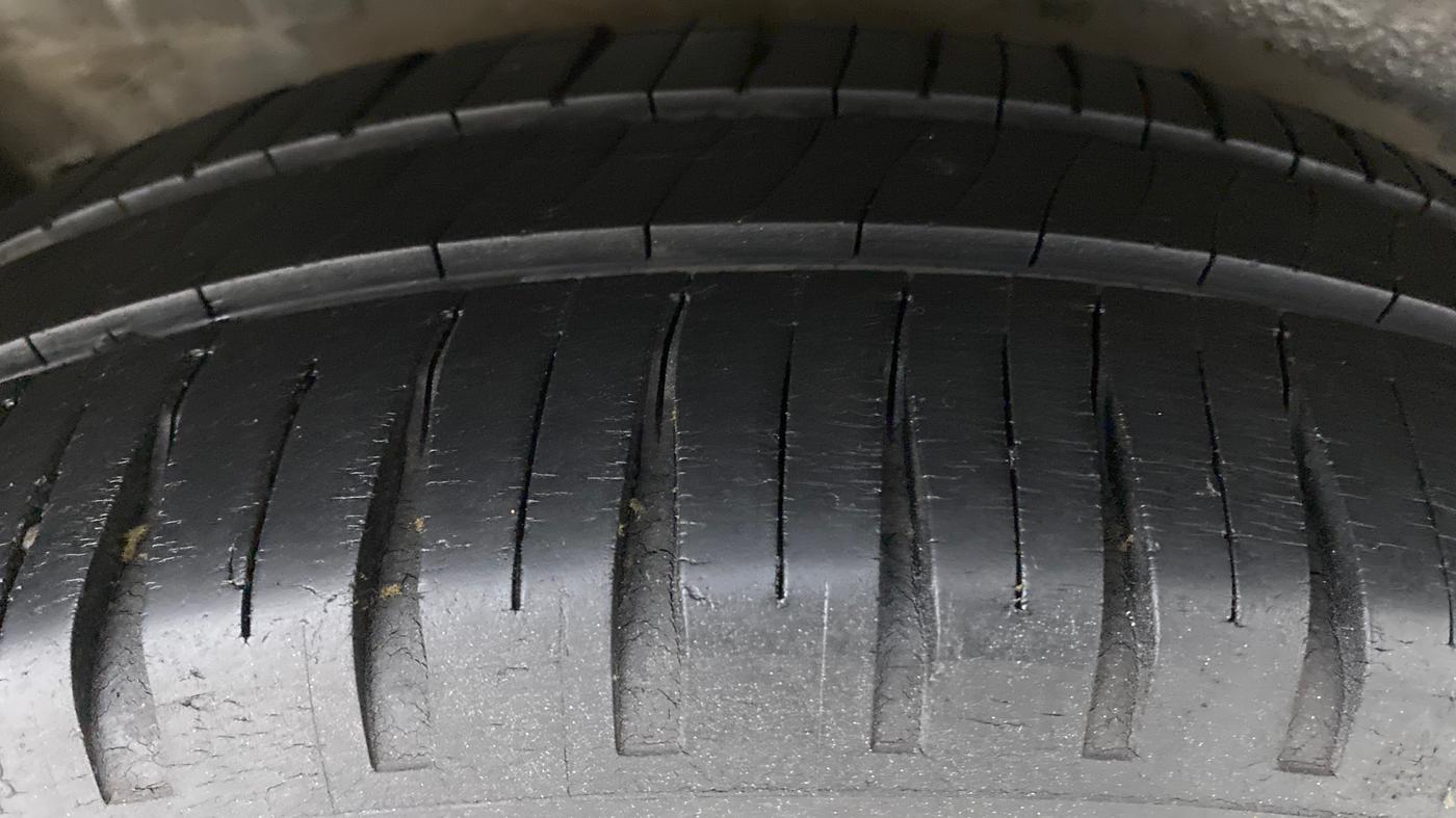 2011 Maruti Wagon R 1.0 VXI, Petrol, Manual, 75,443 km, Right Rear Tyre Tread