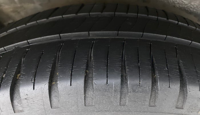 2011 Maruti Wagon R 1.0 VXI, Petrol, Manual, 75,443 km, Right Rear Tyre Tread