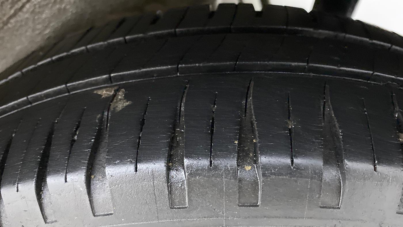 2011 Maruti Wagon R 1.0 VXI, Petrol, Manual, 75,443 km, Left Rear Tyre Tread