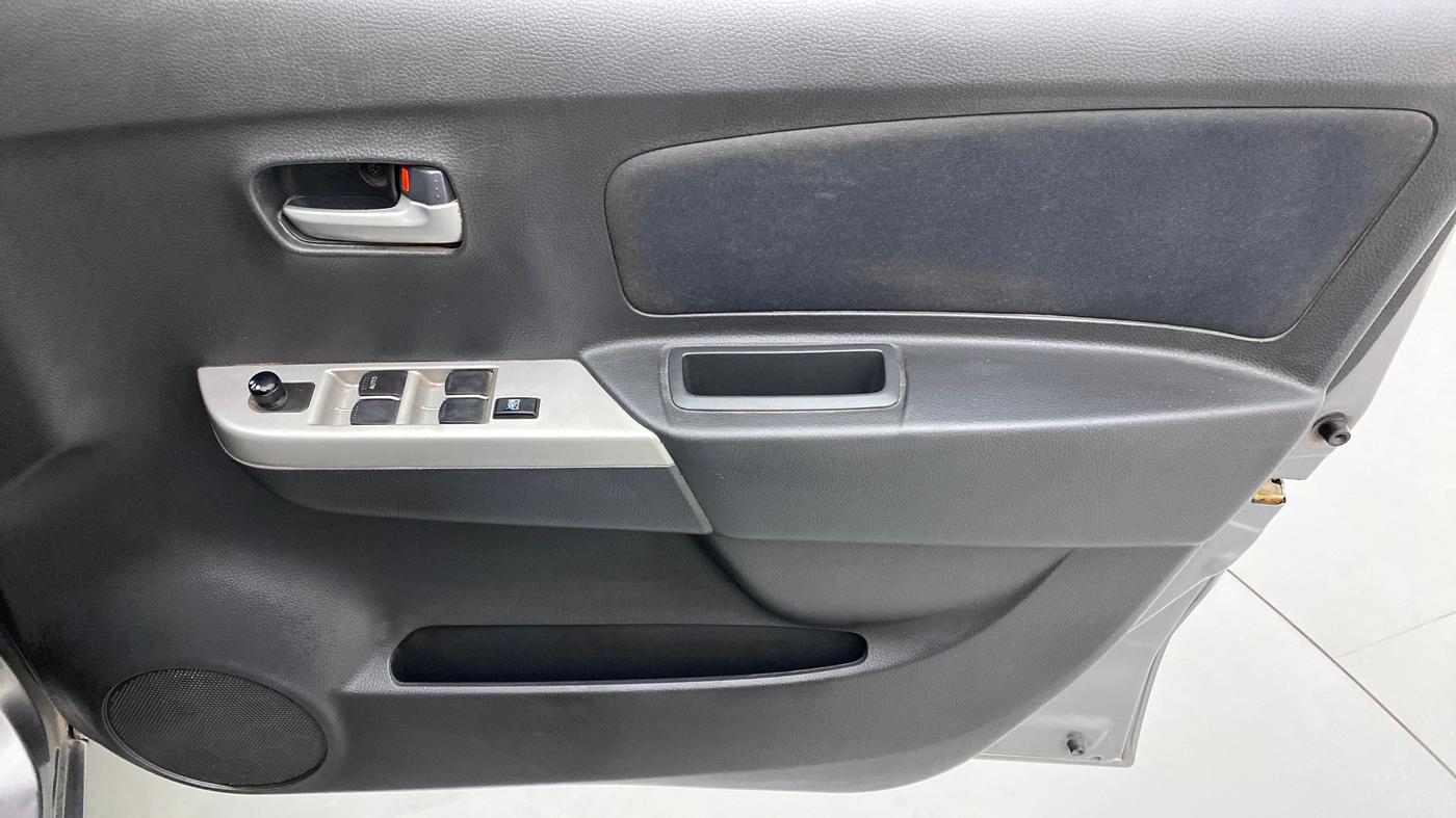 2011 Maruti Wagon R 1.0 VXI, Petrol, Manual, 75,443 km, Driver Side Door Panels Control