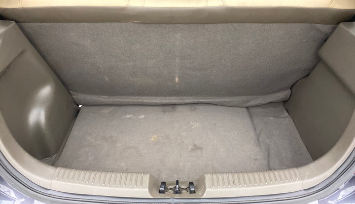 2014 Hyundai i10 MAGNA 1.1 IRDE2, Petrol, Manual, 33,799 km, Boot Inside