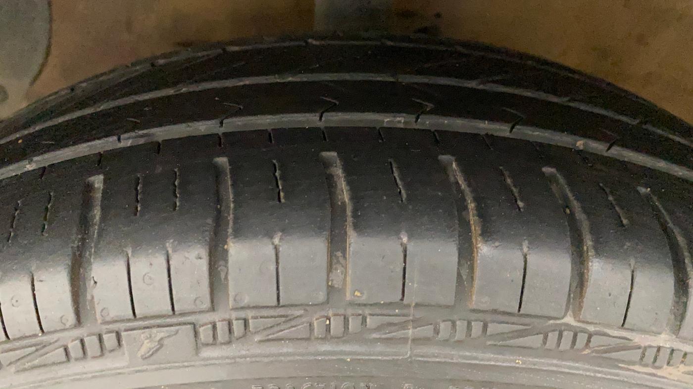 2015 Hyundai Xcent S 1.2, Petrol, Manual, 69,271 km, Left Front Tyre Tread