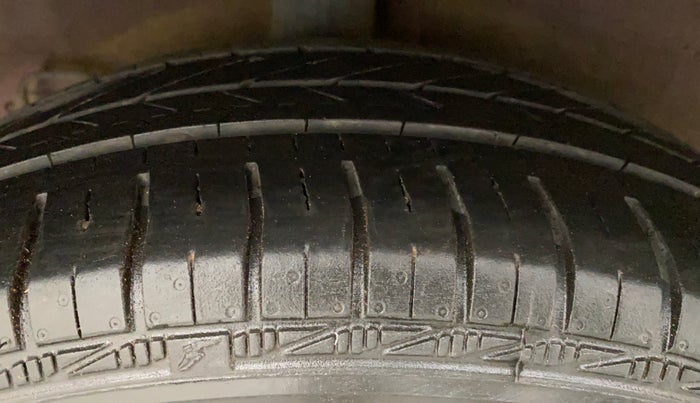 2015 Hyundai Xcent S 1.2, Petrol, Manual, 69,271 km, Right Rear Tyre Tread