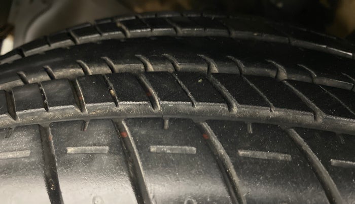 2017 Maruti Ertiga VXI ABS, Petrol, Manual, 57,550 km, Left Front Tyre Tread