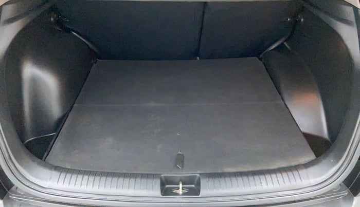 2018 Hyundai Creta 1.6 SX AT CRDI, Diesel, Automatic, 29,856 km, Boot Inside