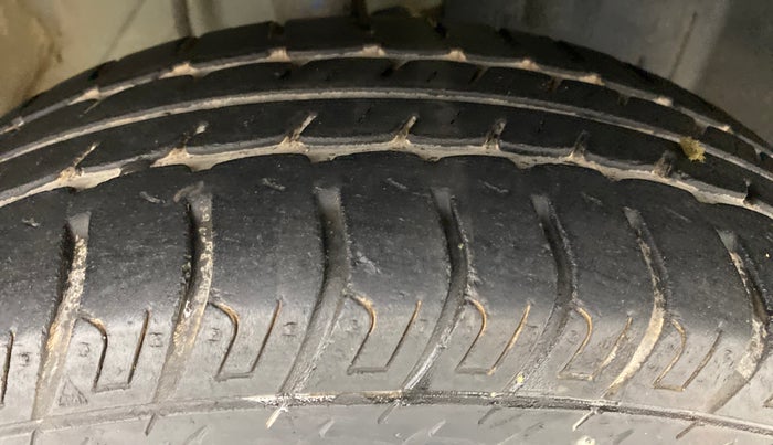 2015 Datsun Go A, Petrol, Manual, 25,206 km, Right Front Tyre Tread