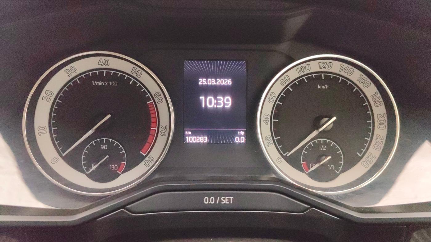 2016 Skoda Superb L&K 1.8 TSI AT, Petrol, Automatic, 1,00,339 km, Odometer Image