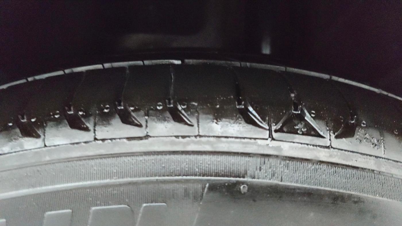 2016 Skoda Superb L&K 1.8 TSI AT, Petrol, Automatic, 1,00,339 km, Left Rear Tyre Tread