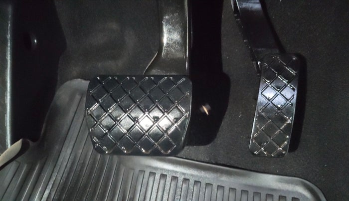 2016 Skoda Superb L&K 1.8 TSI AT, Petrol, Automatic, 1,00,251 km, Pedals