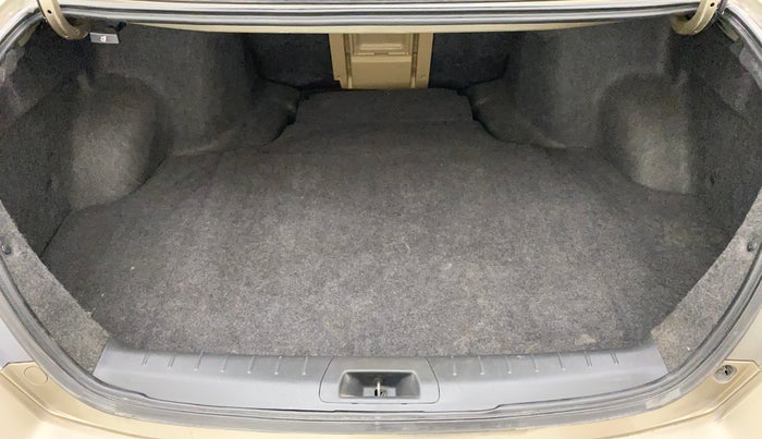 2010 Honda Accord 2.4L I-VTEC AT, Petrol, Automatic, 75,842 km, Boot Inside