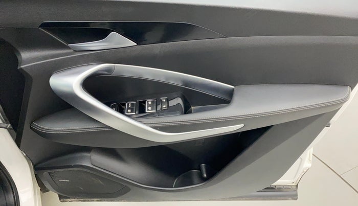 2020 MG HECTOR SHARP HYBRID 1.5 PETROL, Petrol, Manual, 26,162 km, Driver Side Door Panels Control