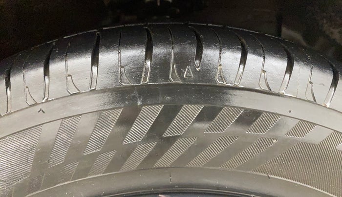 2016 Hyundai Grand i10 SPORTZ 1.2 KAPPA VTVT, Petrol, Manual, 78,273 km, Right Front Tyre Tread