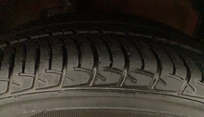 2014 Maruti Celerio VXI CNG, CNG, Manual, 1,03,454 km, Left Rear Tyre Tread